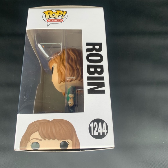 Funko Pop! Television Netflix Stranger Things 4 Robin #1244 Vinyl Figure - Picture 4 of 8